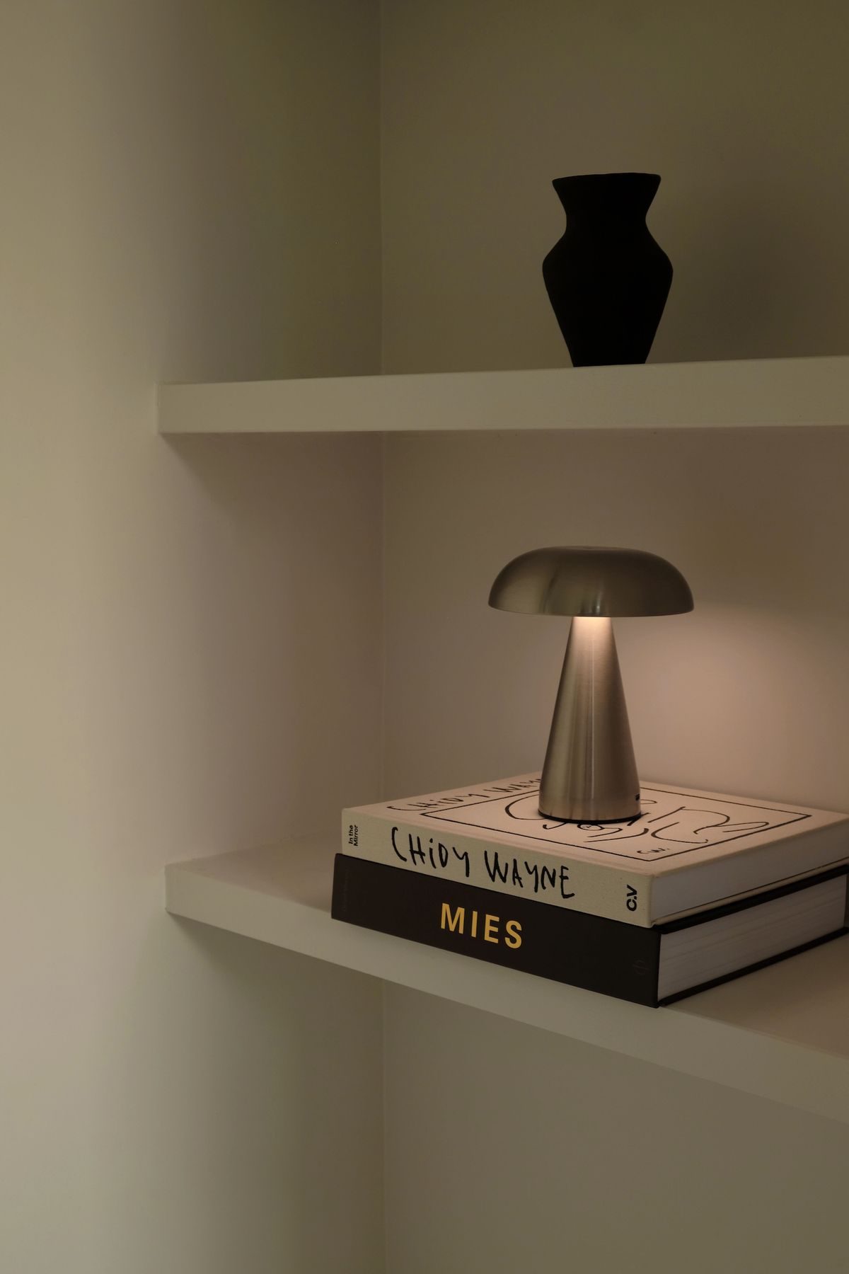 HushLight™ Luxury Gold Mushroom LED Table Lamp – Rechargeable Ambient Bedside Light